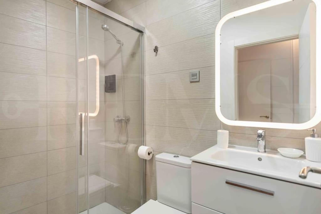 Fresh & Stylish Apartment With Parking By Rems Málaga Exterior foto