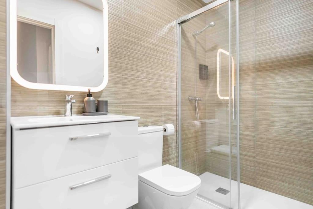 Fresh & Stylish Apartment With Parking By Rems Málaga Exterior foto